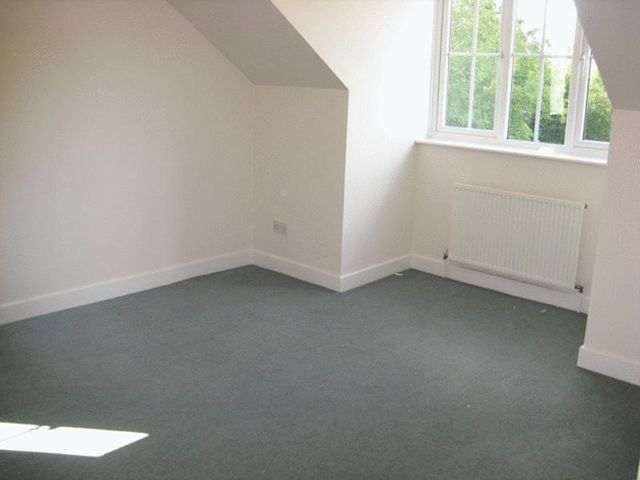  Image of 2 bedroom Flat to rent in Aspen Vale Whyteleafe CR3 at Whyteleafe, CR3 0YW