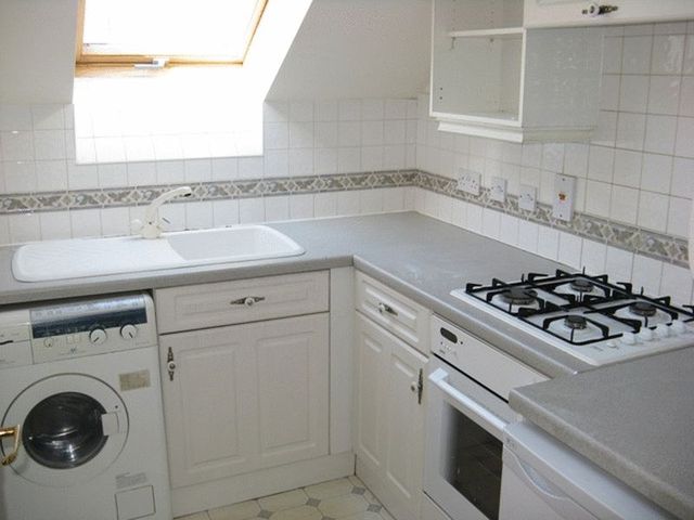  Image of 2 bedroom Flat to rent in Aspen Vale Whyteleafe CR3 at Whyteleafe, CR3 0YW