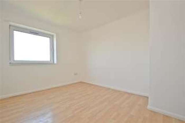  Image of 1 bedroom Apartment for sale in Wanborough Drive London SW15 at Roehampton, SW15 4AX