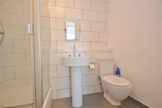  Image of 1 bedroom Apartment for sale in Wanborough Drive London SW15 at Roehampton, SW15 4AX