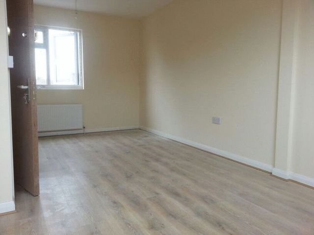  Image of Flat to rent in Wood Street London E17 at London  London, E17 3LL