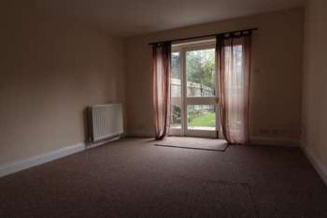  Image of 3 bedroom Terraced house to rent in Woodside Green Woodside Croydon SE25 at Woodside Green  London, SE25 5EU