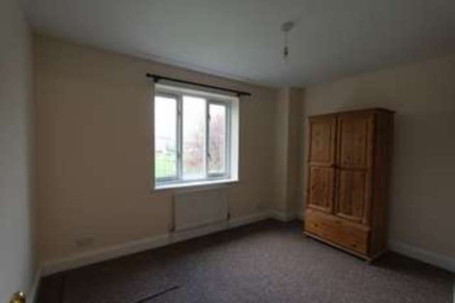  Image of 3 bedroom Terraced house to rent in Woodside Green Woodside Croydon SE25 at Woodside Green  London, SE25 5EU