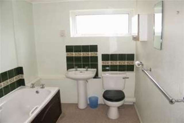  Image of 1 bedroom Flat to rent in High View Court Wray Common Road Reigate RH2 at Reigate, RH2 0RZ