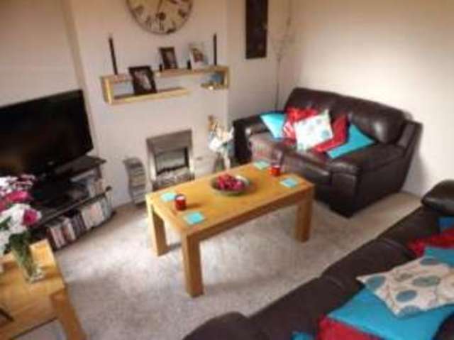  Image of 1 bedroom Flat for sale in Cromwell Road Yeovil BA21 at Yeovil Somerset Preston Plucknett, BA21 5AN