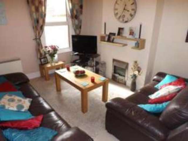  Image of 1 bedroom Flat for sale in Cromwell Road Yeovil BA21 at Yeovil Somerset Preston Plucknett, BA21 5AN