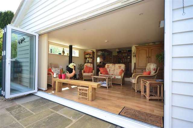  Image of 3 bedroom Detached house for sale in Church Walk Headcorn Ashford TN27 at Headcorn Ashford Headcorn, TN27 9NP