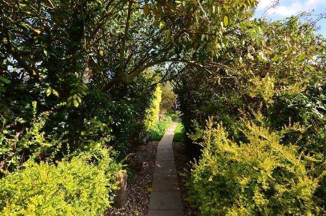  Image of 3 bedroom Detached house for sale in Church Walk Headcorn Ashford TN27 at Headcorn Ashford Headcorn, TN27 9NP