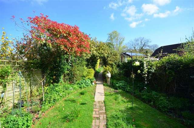  Image of 3 bedroom Detached house for sale in Church Walk Headcorn Ashford TN27 at Headcorn Ashford Headcorn, TN27 9NP