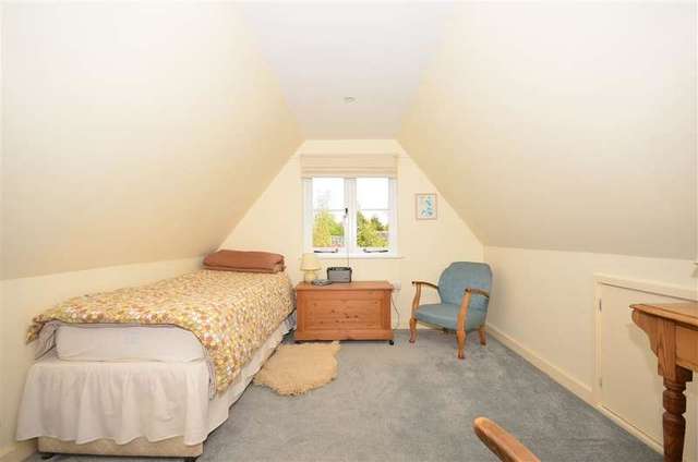  Image of 3 bedroom Detached house for sale in Church Walk Headcorn Ashford TN27 at Headcorn Ashford Headcorn, TN27 9NP