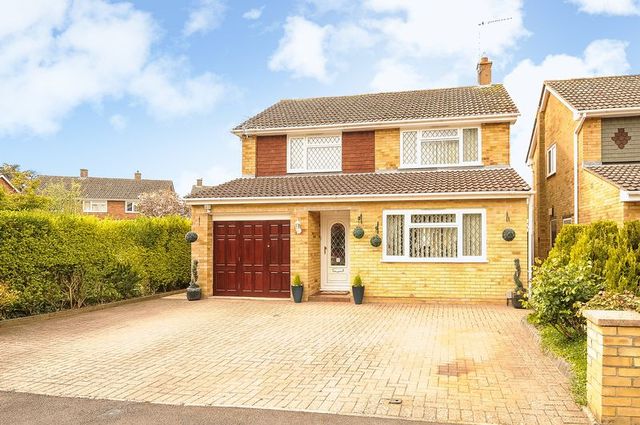  Image of 3 bedroom Detached house for sale in Linden Crescent Grove Wantage OX12 at Linden Crescent Grove Wantage, OX12 7NB