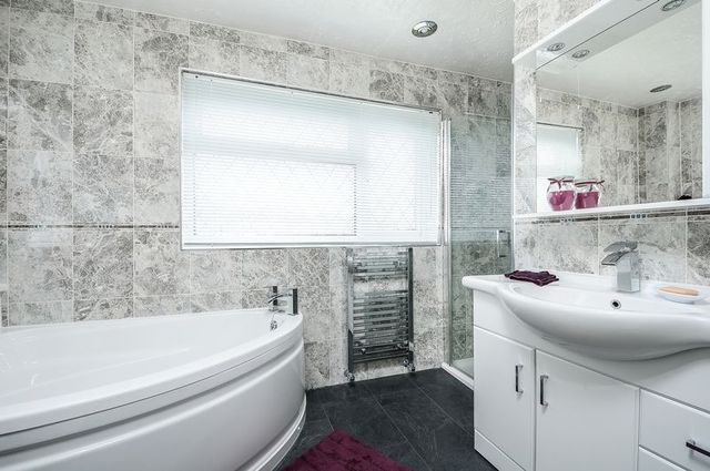  Image of 3 bedroom Detached house for sale in Linden Crescent Grove Wantage OX12 at Linden Crescent Grove Wantage, OX12 7NB