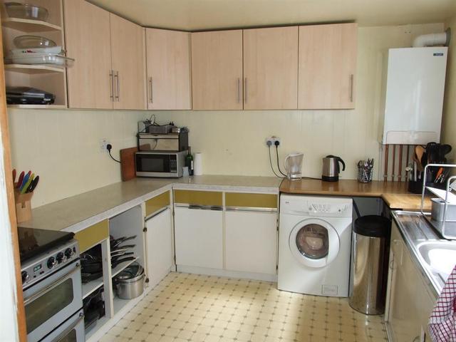  Image of 5 bedroom Semi-Detached house for sale in Londesborough Road Scarborough YO12 at Scarborough North Yorkshire Falsgrave, YO12 5AF
