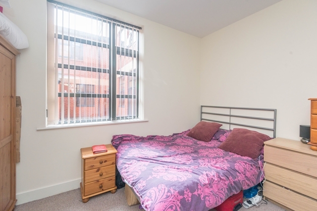  Image of 1 bedroom Flat to rent in Green Lane Sheffield S3 at Kelham Island  Sheffield, S3 8SJ
