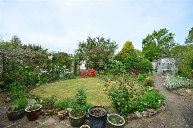  Image of 4 bedroom Detached house for sale in Grigg Lane Headcorn Ashford TN27 at Headcorn Ashford Headcorn, TN27 9TD