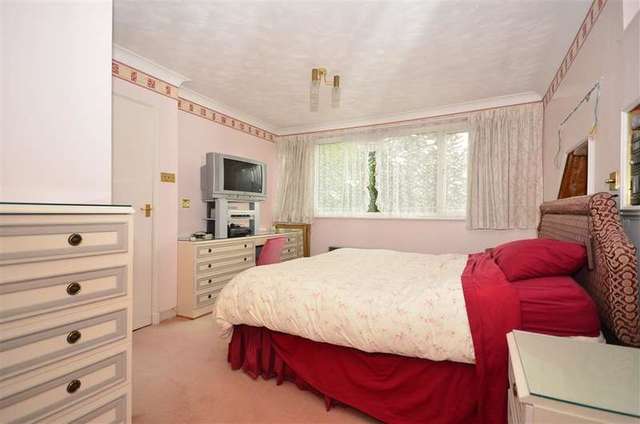  Image of 4 bedroom Detached house for sale in Grigg Lane Headcorn Ashford TN27 at Headcorn Ashford Headcorn, TN27 9TD