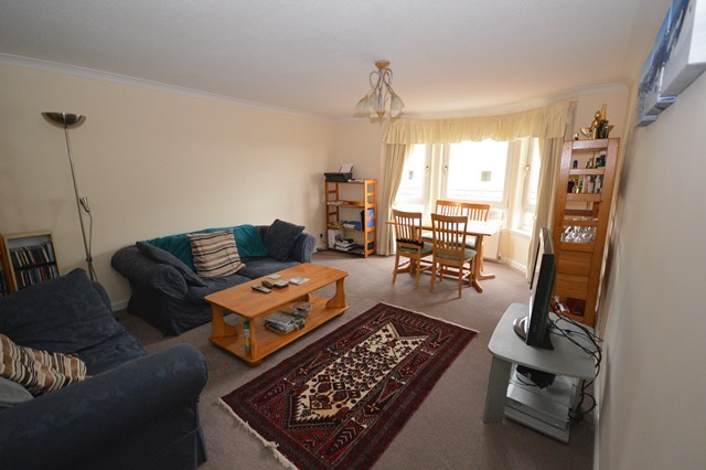  Image of 2 bedroom Flat to rent in Hermitage Park Lea Edinburgh EH6 at Lochend Edinburgh Edinburgh, EH6 8DY