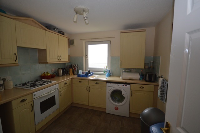 Image of 2 bedroom Flat to rent in Hermitage Park Lea Edinburgh EH6 at Lochend Edinburgh Edinburgh, EH6 8DY