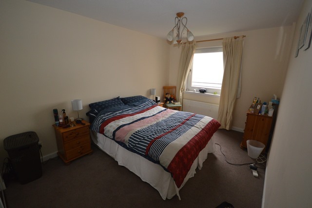  Image of 2 bedroom Flat to rent in Hermitage Park Lea Edinburgh EH6 at Lochend Edinburgh Edinburgh, EH6 8DY