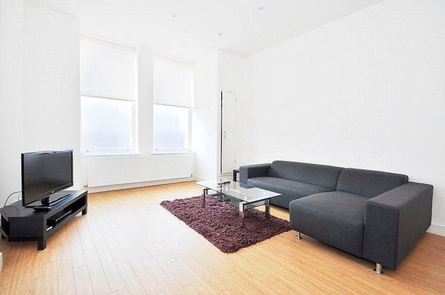  Image of 2 bedroom Flat to rent in Finchley Road London NW3 at Finchley Road Swiss Cottage London, NW3 5HS