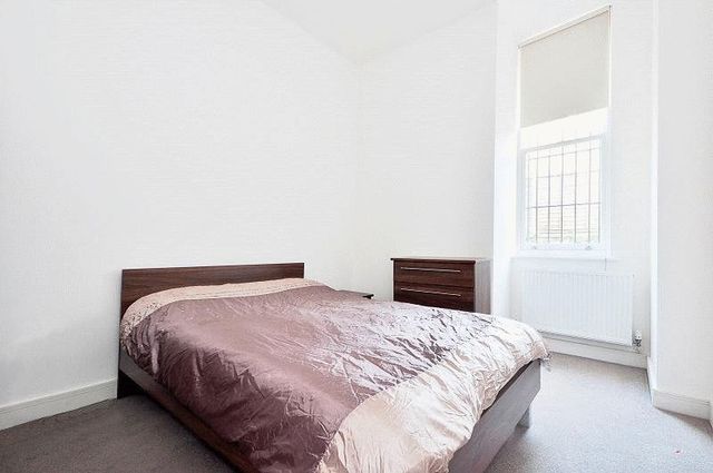  Image of 2 bedroom Flat to rent in Finchley Road London NW3 at Finchley Road Swiss Cottage London, NW3 5HS