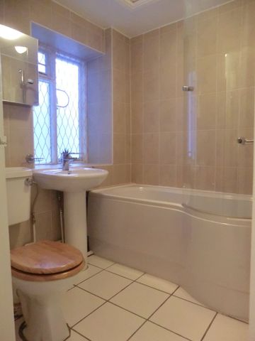  Image of Flat to rent in Fellows Road London NW3 at Swiss Cottage  Camden, NW3 3JH