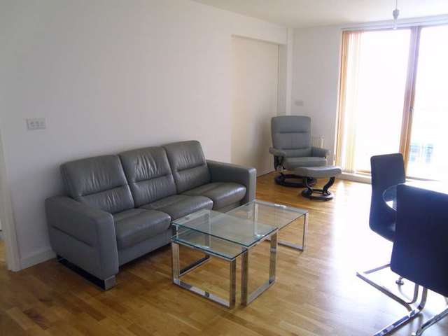  Image of 2 bedroom Apartment to rent in Chatham Street Reading RG1 at Chatham Street  Reading, RG1 7LF