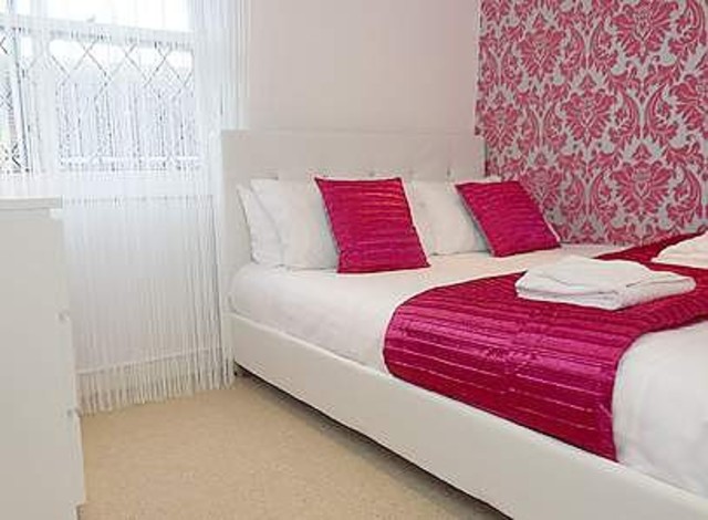 Image of 2 bedroom Cottage to rent in St. James