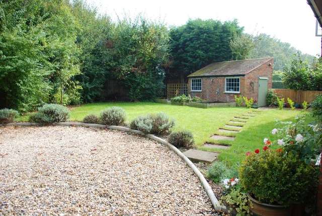  Image of 4 bedroom Detached house for sale in Chazey Heath Mapledurham Reading RG4 at Chazey Heath Mapledurham, RG4 7UF