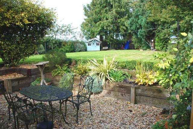  Image of 4 bedroom Detached house for sale in Chazey Heath Mapledurham Reading RG4 at Chazey Heath Mapledurham, RG4 7UF