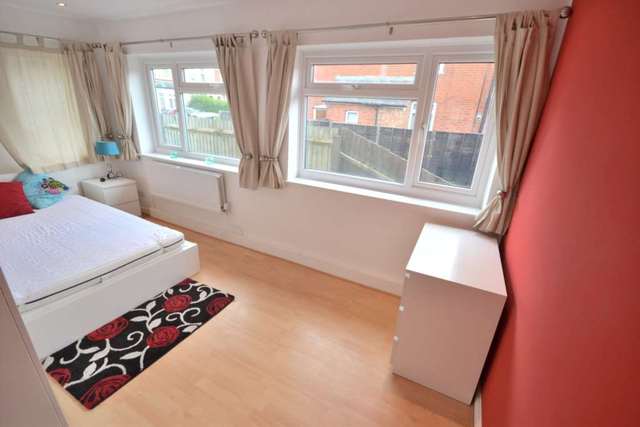  Image of 1 bedroom House Share to rent in Montague Street Caversham Reading RG4 at Montague Street Caversham Reading, RG4 5AU
