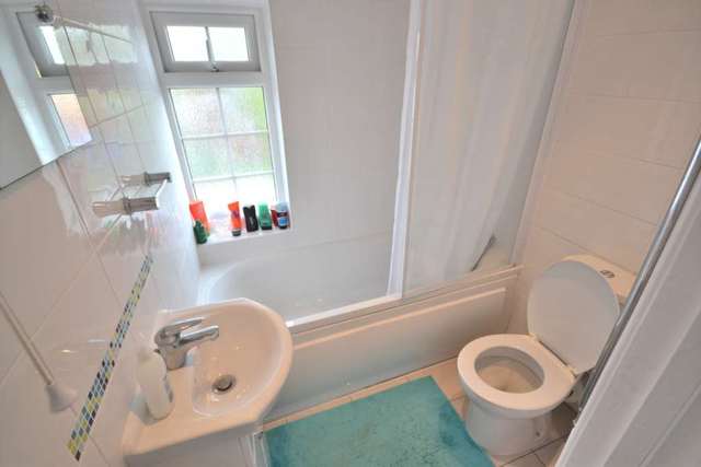  Image of 1 bedroom House Share to rent in Montague Street Caversham Reading RG4 at Montague Street Caversham Reading, RG4 5AU