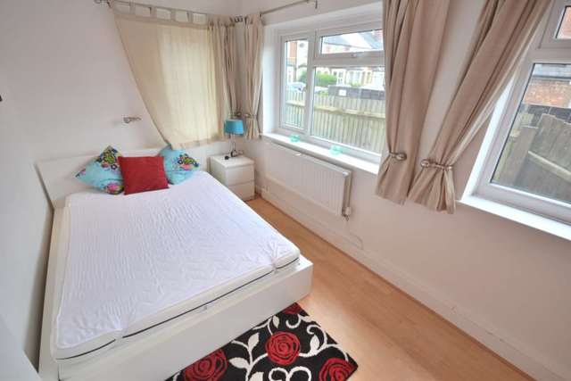  Image of 1 bedroom House Share to rent in Montague Street Caversham Reading RG4 at Montague Street Caversham Reading, RG4 5AU