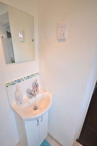  Image of 1 bedroom House Share to rent in Montague Street Caversham Reading RG4 at Montague Street Caversham Reading, RG4 5AU