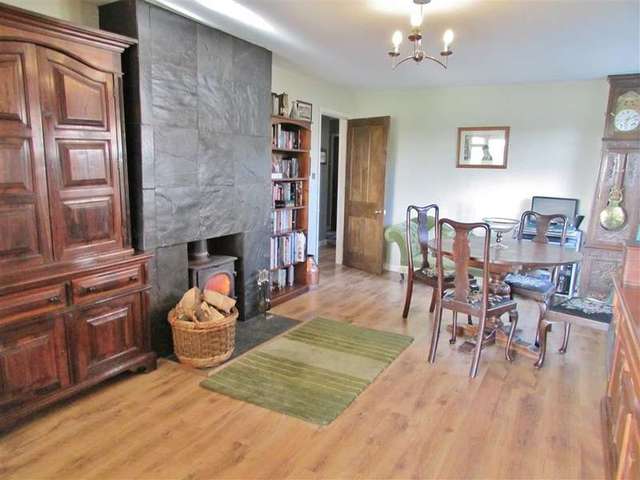  Image of 4 bedroom Detached house for sale in Paddock Close Wantage OX12 at Wantage, OX12 7EQ