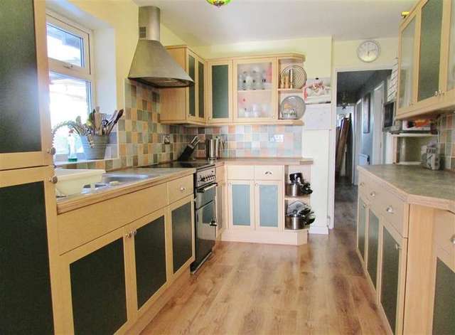  Image of 4 bedroom Detached house for sale in Paddock Close Wantage OX12 at Wantage, OX12 7EQ