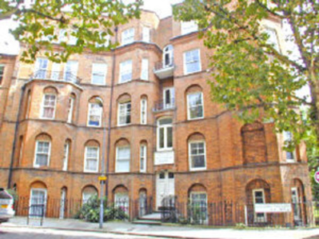 4 bedroom Flat to rent in Beaumont Crescent London W14