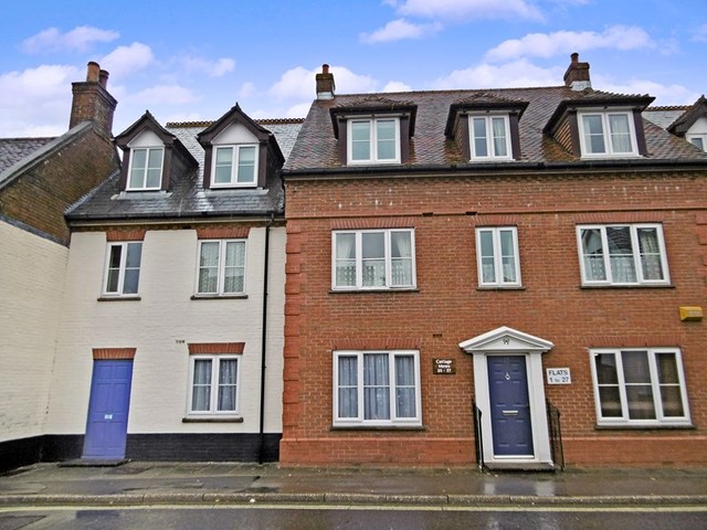  Image of 1 bedroom Retirement Property for sale in Christchurch Road Ringwood BH24 at 25-27 Christchurch Road  Ringwood, BH24 1DG