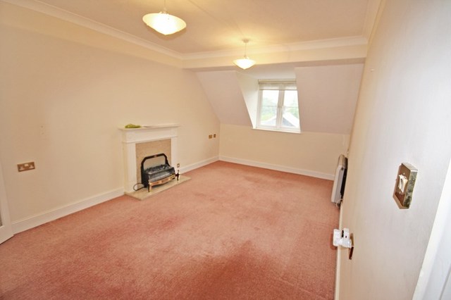  Image of 1 bedroom Retirement Property for sale in Christchurch Road Ringwood BH24 at 25-27 Christchurch Road  Ringwood, BH24 1DG