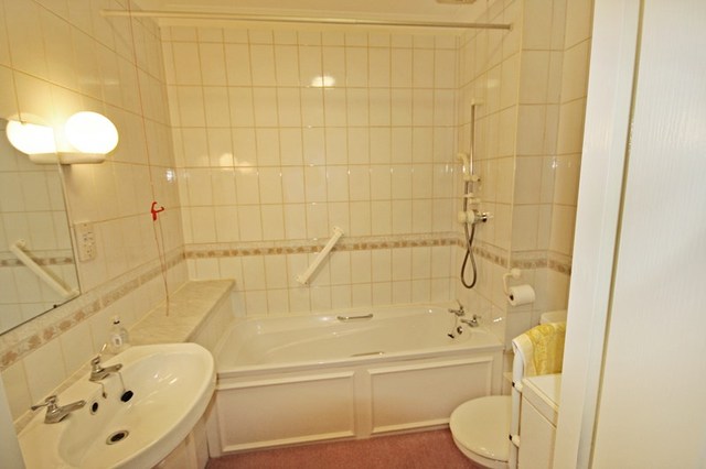  Image of 1 bedroom Retirement Property for sale in Christchurch Road Ringwood BH24 at 25-27 Christchurch Road  Ringwood, BH24 1DG