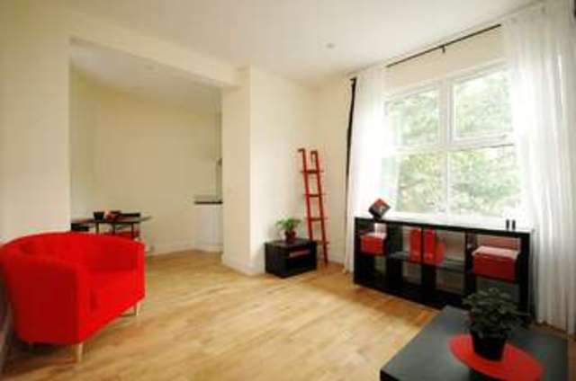  Image of Flat to rent in Glenmore Road London NW3 at Belsize Park London Belsize Park, NW3 4DA