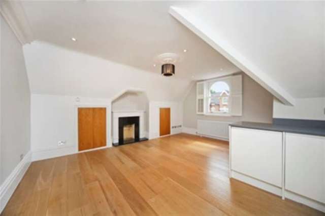  Image of 2 bedroom Flat to rent in Montague Road Richmond TW10 at Richmond, TW10 6QJ