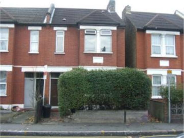  Image of 1 bedroom Flat to rent in Kingston Road London SW20 at Kingston Road  Raynes Park, SW20 8LN