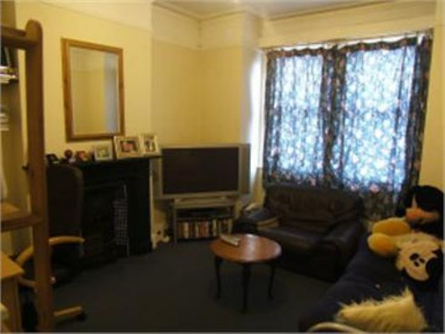  Image of 1 bedroom Flat to rent in Kingston Road London SW20 at Kingston Road  Raynes Park, SW20 8LN