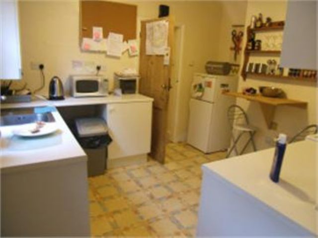  Image of 1 bedroom Flat to rent in Kingston Road London SW20 at Kingston Road  Raynes Park, SW20 8LN