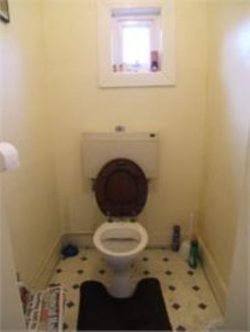  Image of 1 bedroom Flat to rent in Kingston Road London SW20 at Kingston Road  Raynes Park, SW20 8LN