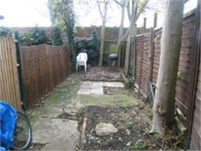  Image of 1 bedroom Flat to rent in Kingston Road London SW20 at Kingston Road  Raynes Park, SW20 8LN