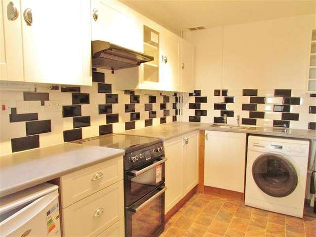 Image of 2 bedroom Flat to rent in Post Office Lane Wantage OX12 at Wantage, OX12 8DR