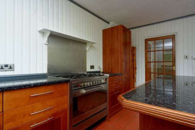  Image of 3 bedroom Cottage for sale in Neilston Road Paisley PA2 at Paisley, PA2 6PY