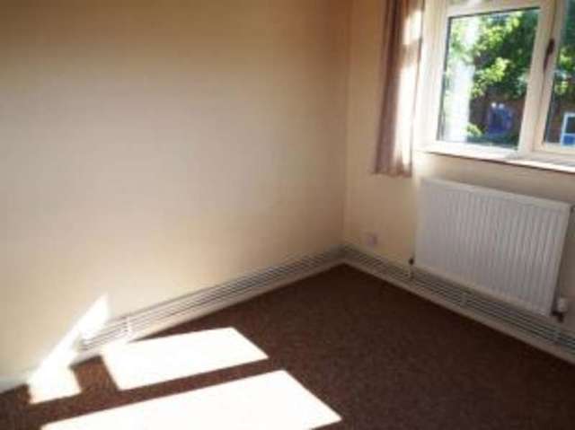  Image of 2 bedroom Flat for sale in Skinner Street Gillingham ME7 at Skinner Street Gillingham Gillingham, ME7 1LH